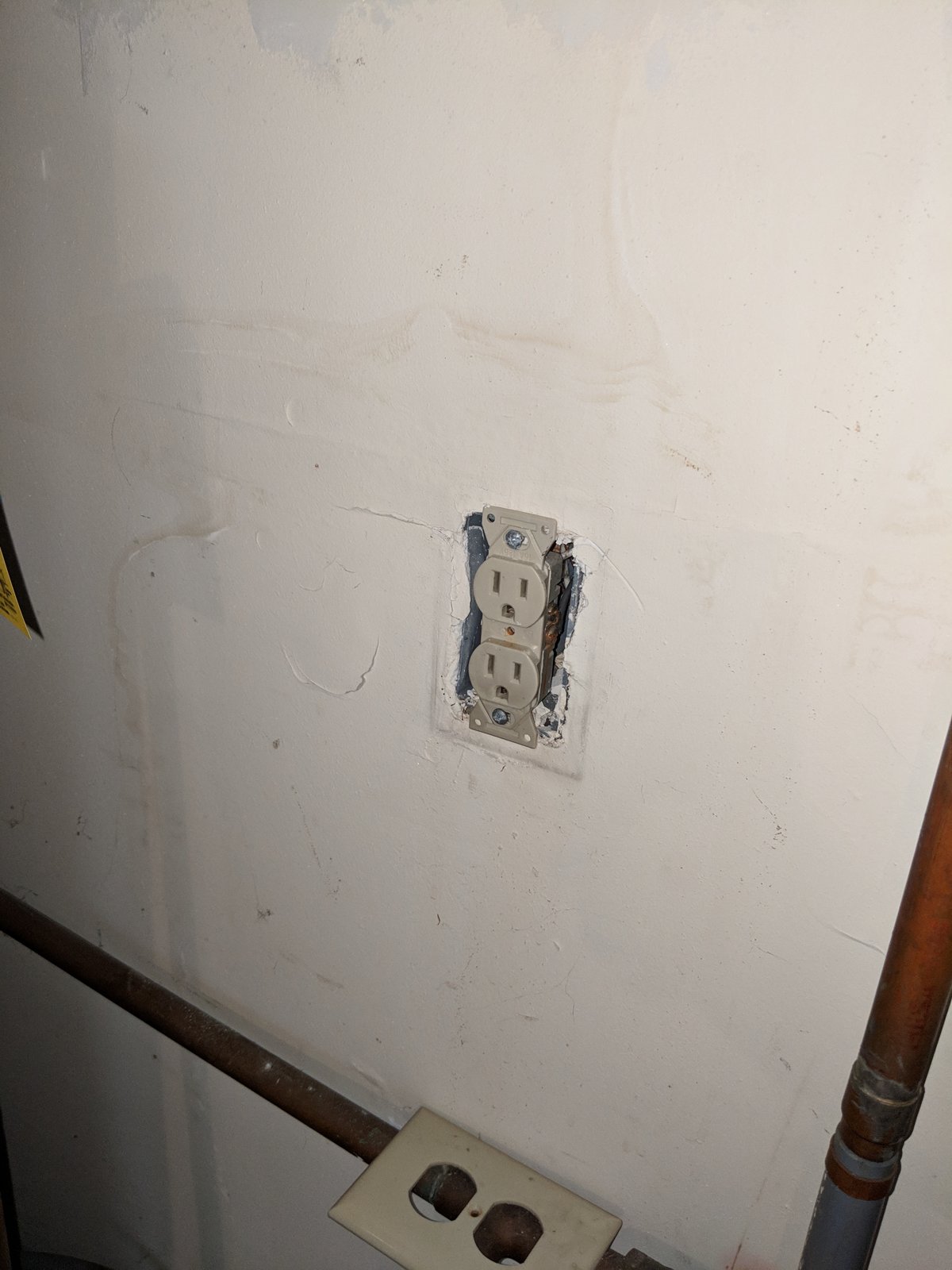 Outlet cover plate: off