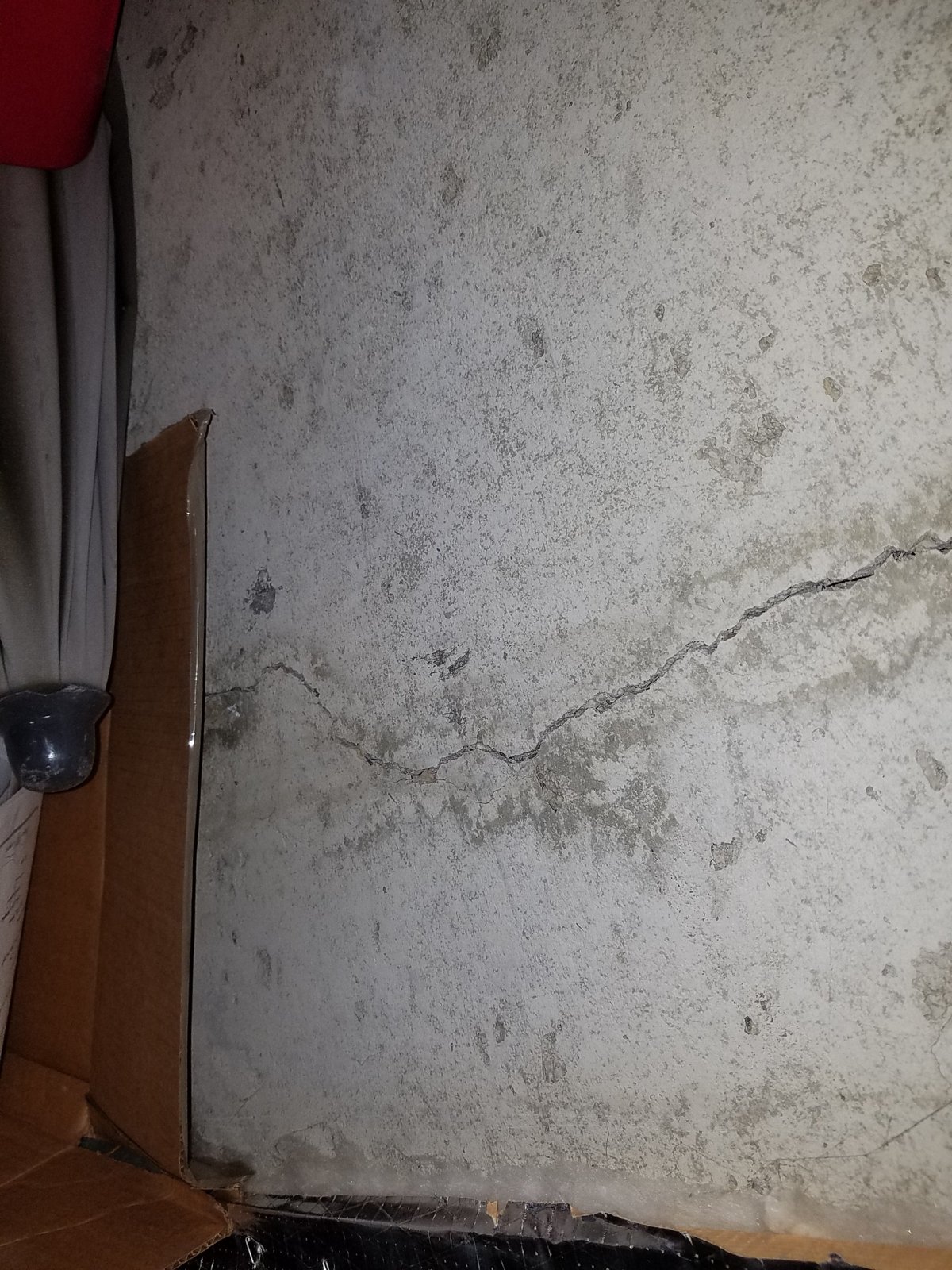 Basement walls: cracks in the poured concrete