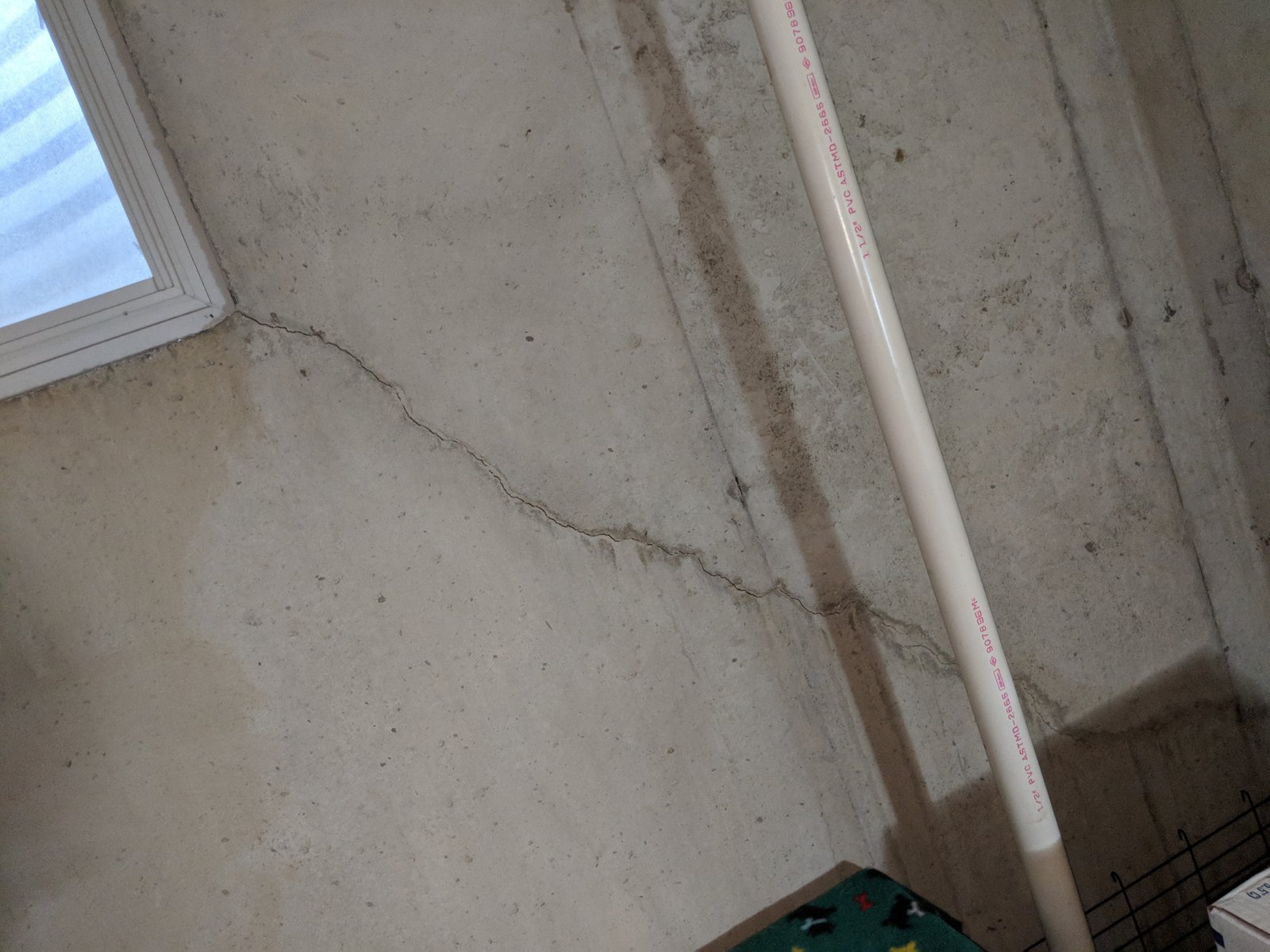 Basement walls: cracks in the poured concrete