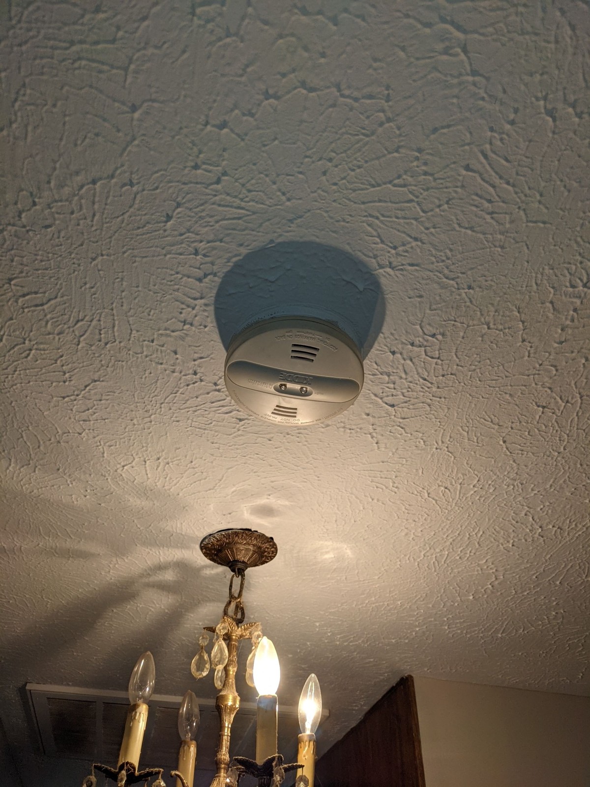 Smoke alarm present in the hall